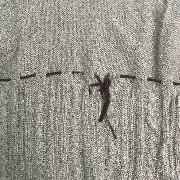 Architect brand grey sweater faux Suede ribbon under bust line acrylic - Picture 5 of 5